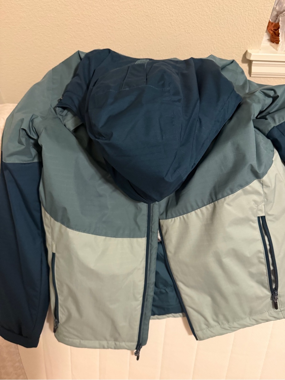 Columbia Jacket - Picture 3 of 4